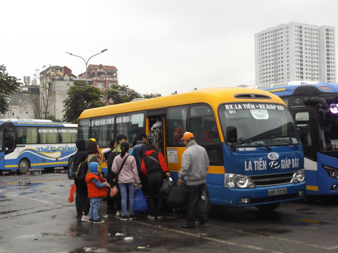 Bến xe đông, đường tắc nghẽn vì người dân về quê nghỉ Tết Dương lịch ảnh 7