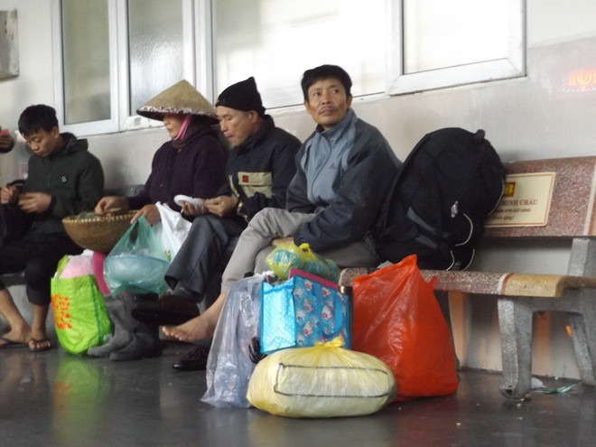 Bến xe đông, đường tắc nghẽn vì người dân về quê nghỉ Tết Dương lịch ảnh 4