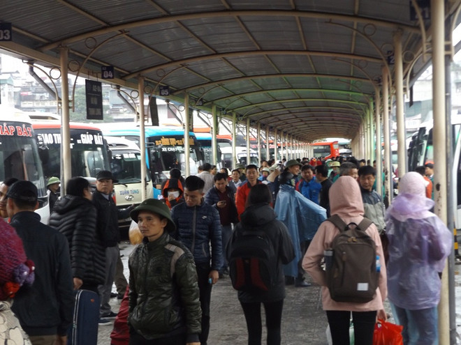 Bến xe đông, đường tắc nghẽn vì người dân về quê nghỉ Tết Dương lịch ảnh 2