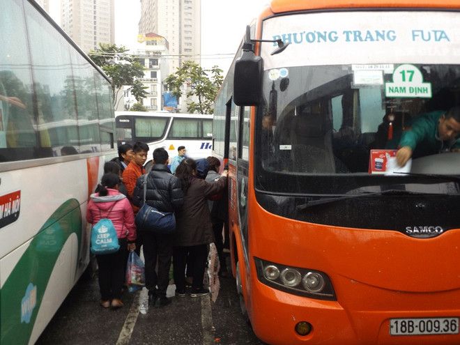 Bến xe đông, đường tắc nghẽn vì người dân về quê nghỉ Tết Dương lịch ảnh 8