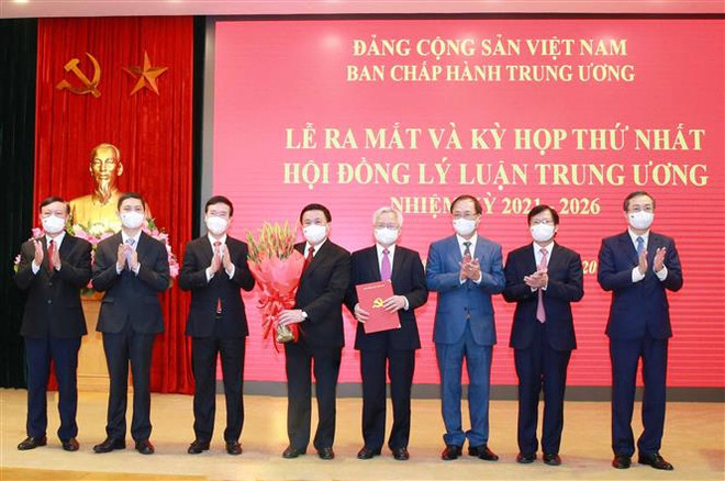 Ra mắt Hội đồng Lý luận Trung ương nhiệm kỳ 2021-2026 ảnh 1