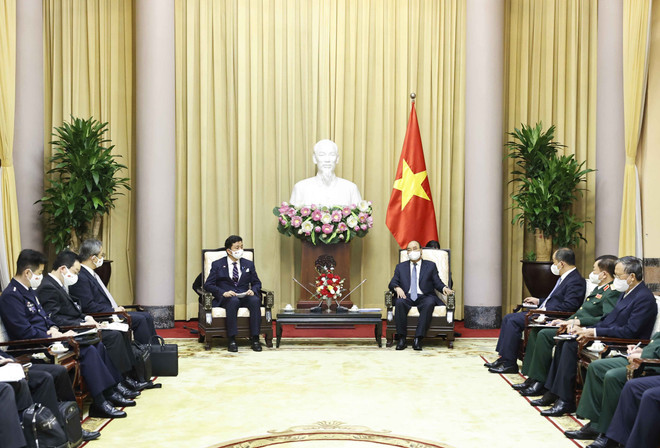 Chủ tịch nước Nguyễn Xuân Phúc tiếp Bộ trưởng Quốc phòng Nhật Bản ảnh 3