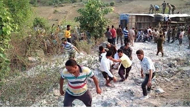 Lại thêm một vụ tai nạn xe buýt thảm khốc tại Ấn Độ ảnh 1