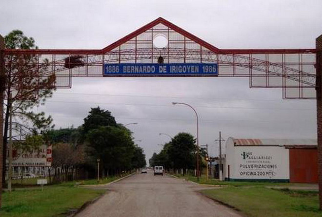 Nhóm tội phạm có vũ khí đột nhập đồn cảnh sát, cướp cả làng ảnh 1