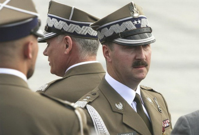 Hàng loạt tướng lĩnh của quân đội Ba Lan đồng loạt từ chức ảnh 1