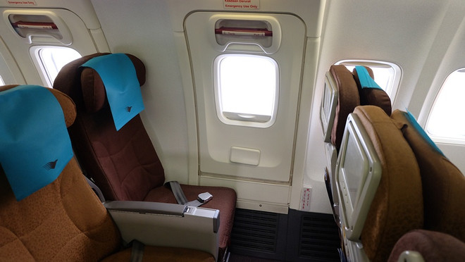 Cửa thoát hiểm hành khách trên máy bay được thiết kế ra sao? ảnh 2