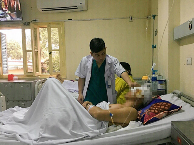 Cứu kịp thời nam thanh niên bị máy công nghiệp rơi thẳng vào mặt ảnh 1