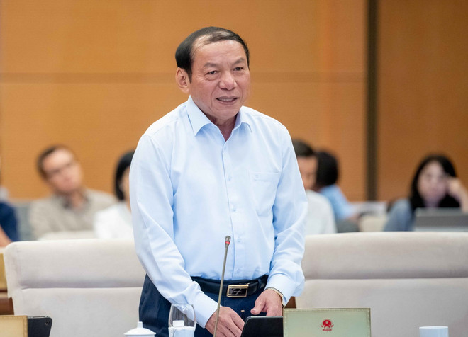 Bộ trưởng Bộ Văn hóa, Thể thao và Du lịch Nguyễn Văn Hùng phát biểu. (Ảnh: Doãn Tấn/TTXVN) ttxvn quoc_hoi_cho_y_kien_ve_du_thao_luat_di_san_van_hoa_sua_doi3.jpg