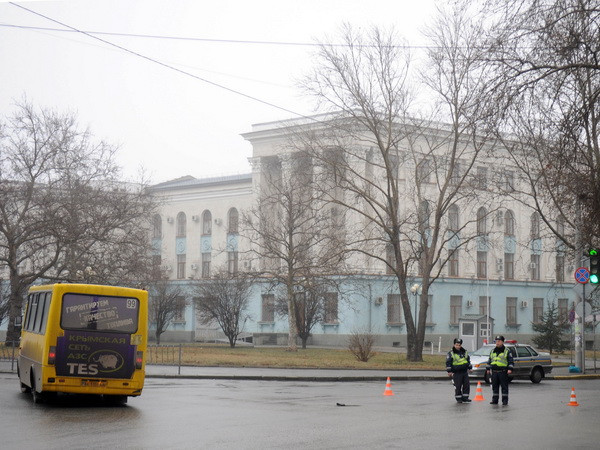 Hai ngân hàng Nga tạm ngừng cho vay mới ở Ukraine ảnh 1