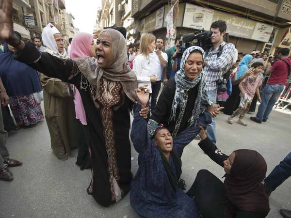 Người biểu tình Thổ Nhĩ Kỳ xông vào Lãnh sự quán Ai Cập ảnh 1