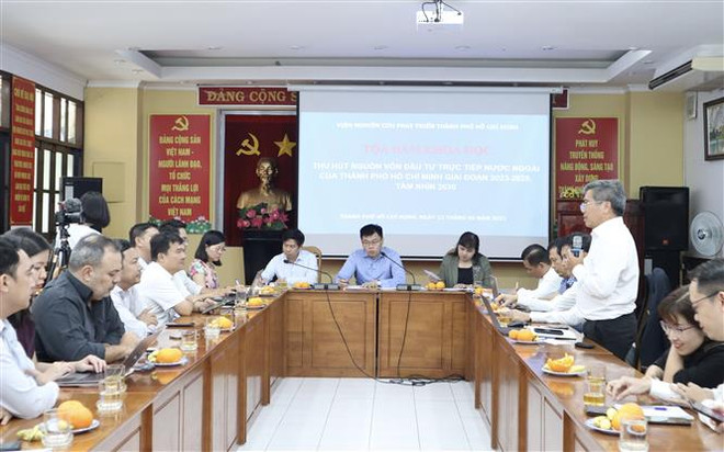 Tọa đàm “Thu hút nguồn vốn đầu tư trực tiếp nước ngoài của TP Hồ Chí Minh giai đoạn 2023-2025, tầm nhìn 2030”. (Ảnh: Xuân Anh/TTXVN) TP Hồ Chí Minh nỗ lực lấy lại sức hút với các nhà đầu tư nước ngoài ảnh 1