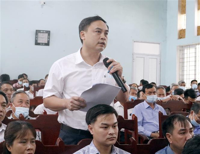 Cử tri Trịnh Minh Nam kiến nghị về khó khăn trong bố trí cán bộ xã sau sáp nhập. (Ảnh: Đồng Thúy/TTXVN) Cử tri Bắc Giang kiến nghị về cơ chế bố trí cán bộ cấp xã sau sáp nhập ảnh 2
