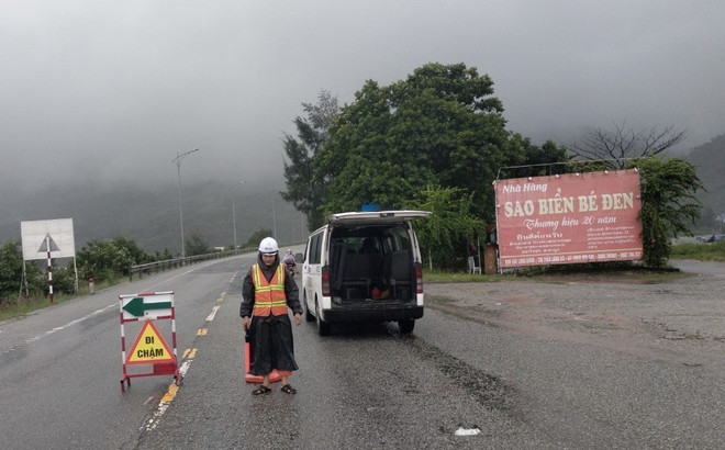 Phương án phân luồng giao thông, khắc phục sự cố sạt lở ở đèo Hải Vân ảnh 1