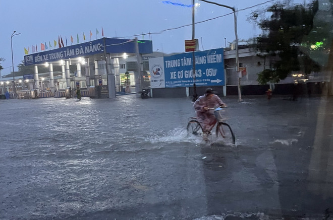 Mưa lũ tại khu vực miền Trung diễn biến phức tạp trong 7 ngày tới ảnh 1