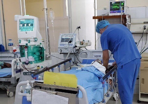 Hai trường hợp tử vong do uống rượu triền miên suốt 2 ngày ảnh 1