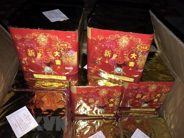 Bình Dương: 2 đối tượng thiếu niên vận chuyển trái phép 8,2kg pháo nổ ảnh 1