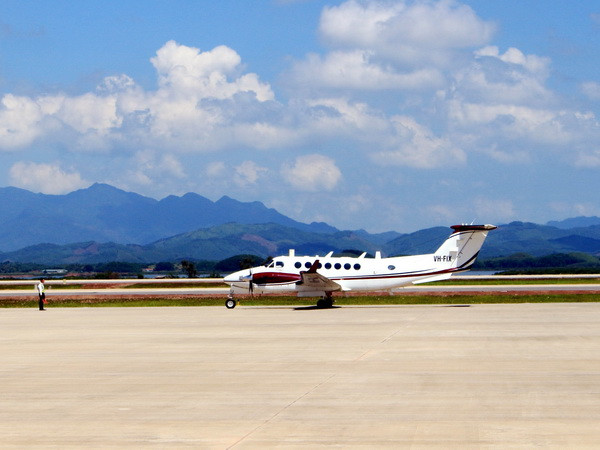 Chuyến bay đầu tiên hạ cánh tại Cảng hàng không quốc tế Vân Đồn ảnh 1