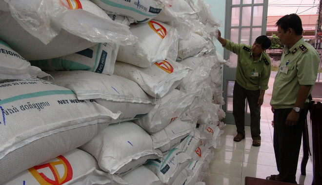 TP.HCM: Bắt hai xe tải chở 33 tấn đường cát không rõ nguồn gốc ảnh 1