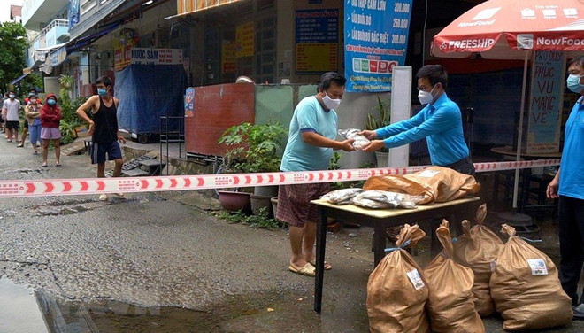 Ấm áp tình người trong tâm dịch ở TP.HCM: Lan tỏa yêu thương ảnh 3
