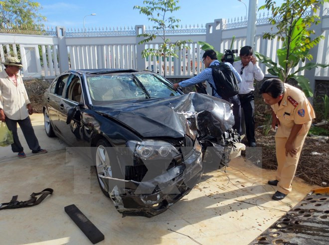 Điều tra nguyên nhân lái xe biển xanh gây tai nạn liên hoàn ở Kon Tum ảnh 1