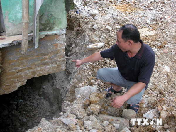 Quảng Ninh: Sụt lún bất thường, hàng chục ngôi mộ bị nứt ảnh 1