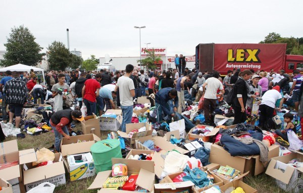 Giới chức Đức lo ngại bất ổn an ninh do làn sóng người tị nạn ảnh 1