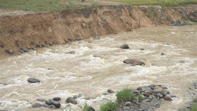 Yên Bái: Một cháu bé mất tích do lũ cuốn, 40 hộ dân bị cô lập ảnh 1