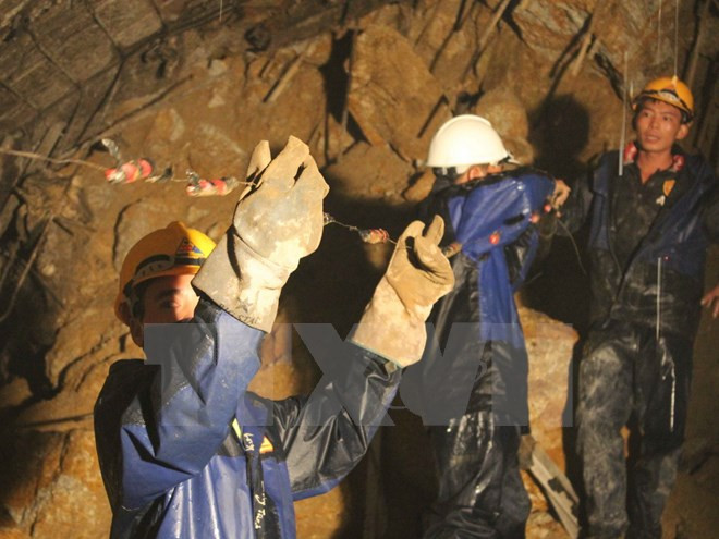 Vụ sập hầm thủy điện ở Lâm Đồng: Bắt đầu bơm hút nước ngập ra ngoài ảnh 1