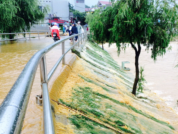 Mưa lũ và sạt lở đất diễn biến khó lường ở trung du và miền núi ảnh 1