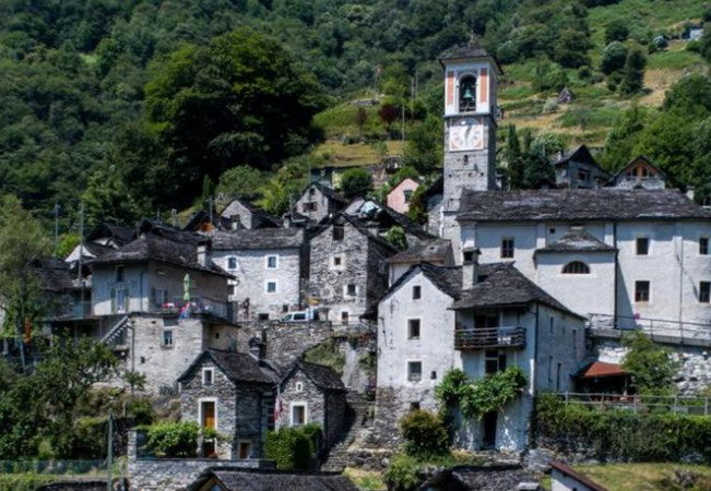 Thụy Sĩ biến ngôi làng nhỏ nhất nước thành tổ hợp khách sạn ảnh 1