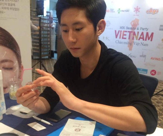Doanh nghiệp tham gia triển lãm. (Nguồn: Vietnam+) MIK Beauty & Party Vietnam: Khám phá những xu hướng làm đẹp mới ảnh 12