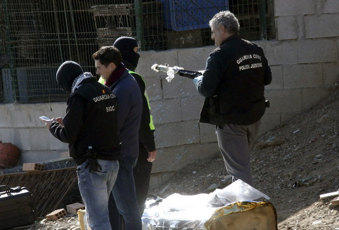 Tây Ban Nha bắt đối tượng chuyên tuyển mộ các tay súng trẻ cho IS ảnh 1