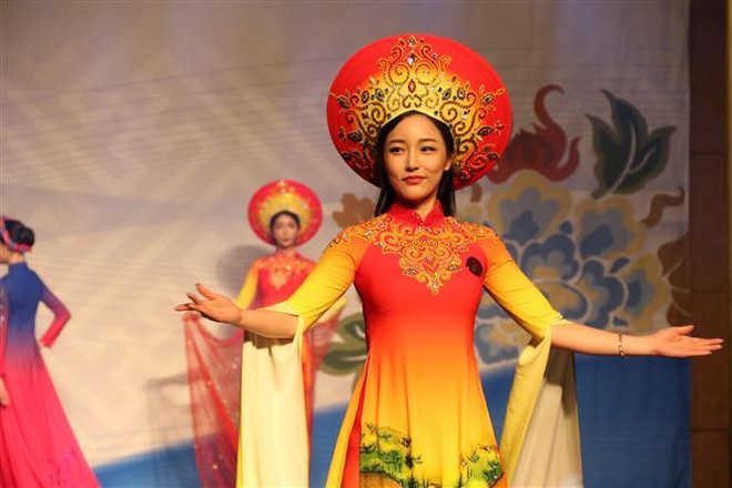 Tưng bừng Ngày hội Doanh nhân - Lễ hội áo dài tại Hàn Quốc ảnh 1