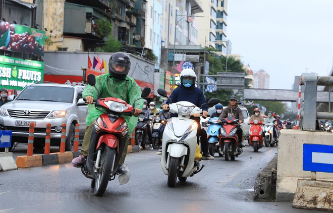 (Ảnh: Hoài Nam/Vietnam+) Đêm 15/4, Hà Nội nhiều mây, không mưa, nhiệt độ thấp nhất 21-23 độ C ảnh 1
