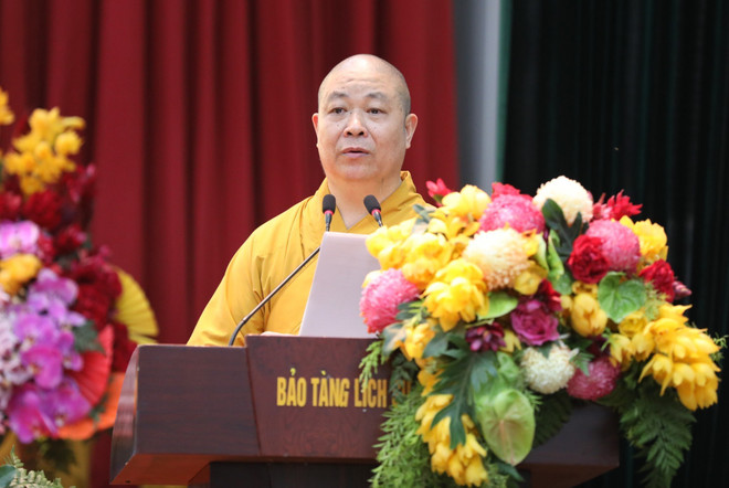 Hòa thượng Thích Thọ Lạc, Ủy viên Thường trực Hội đồng Trị sự, Trưởng ban Văn hóa Trung ương Giáo hội Phật giáo Việt Nam phát biểu. (Ảnh: Minh Đức/TTXVN) Hội thảo về “Kiến trúc Phật giáo Việt Nam - thống nhất trong đa dạng" ảnh 2