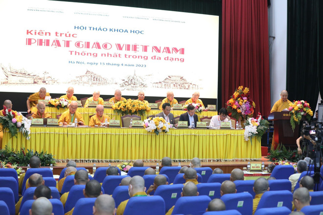 Quang cảnh buổi hội thảo. (Ảnh: Minh Đức/TTXVN) Hội thảo về “Kiến trúc Phật giáo Việt Nam - thống nhất trong đa dạng" ảnh 1