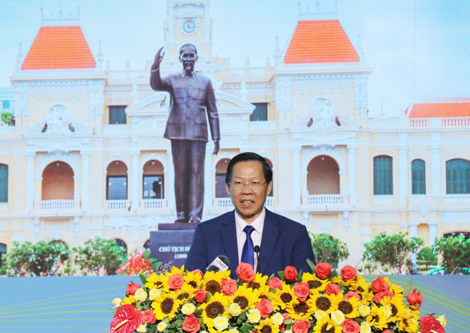 Chủ tịch UBND Thành phố Hồ Chí Minh Phan Văn Mãi phát biểu tại hội nghị. (Ảnh: Tiên Minh/TTXVN) Ký kết hợp tác giai đoạn 2023-2025 giữa TP.HCM và 6 tỉnh Nam Trung Bộ ảnh 2