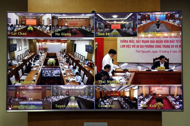 Hội nghị được kết nối trực tuyến từ điểm cầu tỉnh Thái Nguyên tới 9 tỉnh thuộc khu vực trung du miền núi Bắc Bộ. (Ảnh: Thu Hằng/TTXVN) 9 tỉnh trung du miền núi phía Bắc đẩy mạnh giải ngân vốn đầu tư công ảnh 2