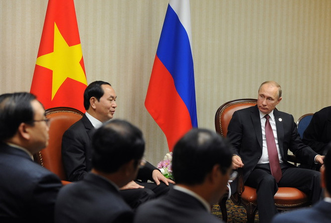 Chủ tịch nước Trần Đại Quang trong cuộc gặp song phương với Tổng thống Nga Vladimir Putin. (Nguồn: EPA/TTXVN) Hoạt động song phương của Chủ tịch nước Trần Đại Quang tại Peru ảnh 1