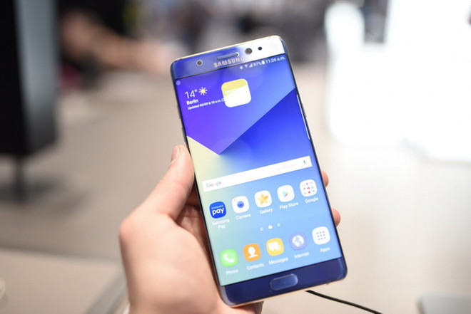 Mẫu điện thoại Galaxy Note 7. (Nguồn: EPA/TTXVN) Nhật Bản cảnh báo nguy cơ cháy nổ pin của Samsung Galaxy Note 7 ảnh 1