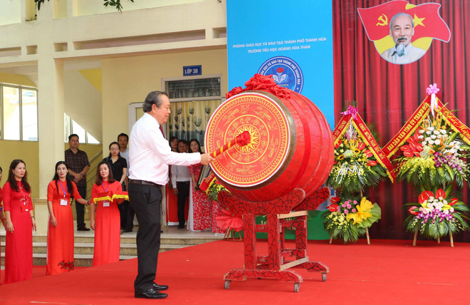 Lãnh đạo Đảng, Nhà nước chung vui với học sinh trong ngày khai giảng ảnh 1