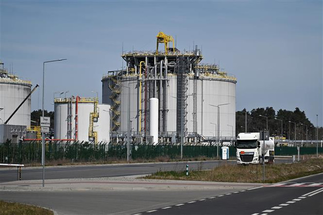 Liên minh cầm quyền Ba Lan bất đồng về việc nhượng bộ EU ảnh 1