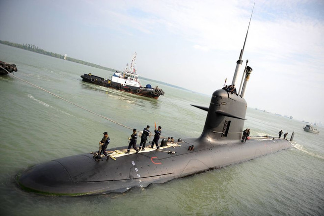 Một tàu ngầm đóng tại Pháp đang ở cảng Klang năm 2009. (Nguồn: AFP) Thông tin mới về bê bối hối lộ trong vụ Pháp bán tàu ngầm cho Malaysia ảnh 1