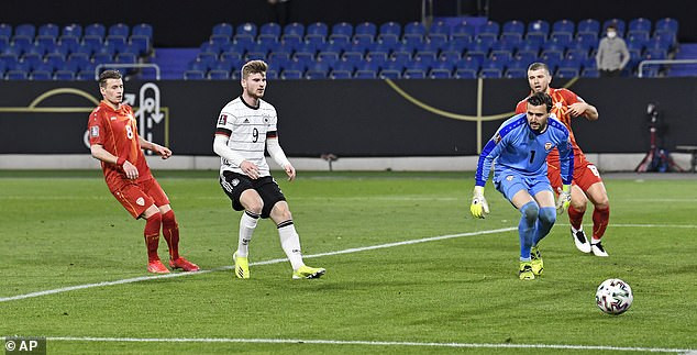 Werner bị chế giễu sau pha bỏ lỡ khó tin ở trận thua sốc của Đức ảnh 3