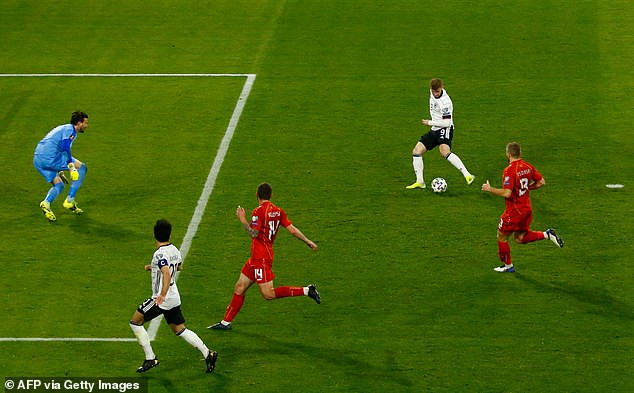 Werner bị chế giễu sau pha bỏ lỡ khó tin ở trận thua sốc của Đức ảnh 2