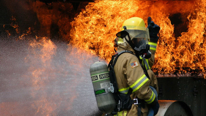 Xảy ra hỏa hoạn nghiêm trọng gần hải cảng lớn nhất Brazil ảnh 1