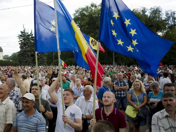 Moldova: Hàng chục nghìn người biểu tình vì "vụ lừa đảo thế kỷ" ảnh 1