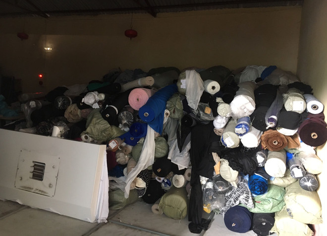 Thu giữ 7 tấn vải cuộn không rõ nguồn gốc tại thành phố Hưng Yên ảnh 1