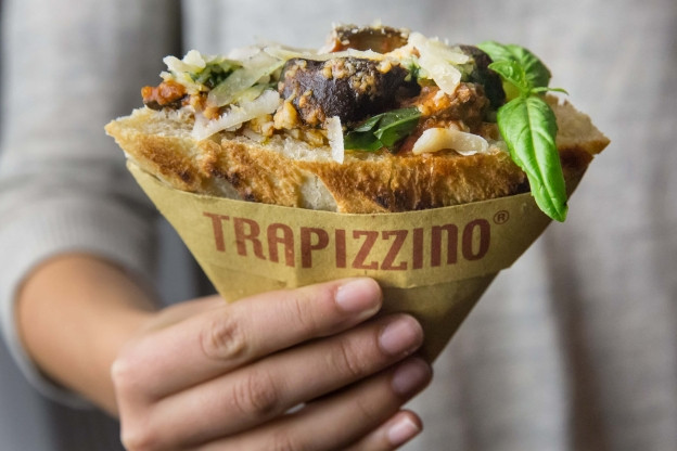 Thưởng thức món ăn đường phố Trapizzino: “Sandwich nóng" ở Italy ảnh 1