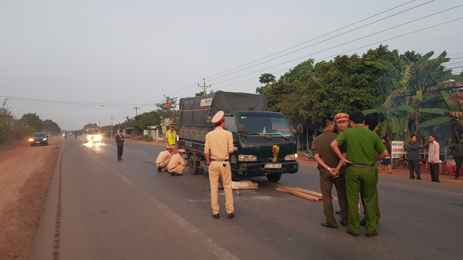 Bình Phước: Người đàn ông bị xe tông tử vong do nhặt củi giữa đường ảnh 1